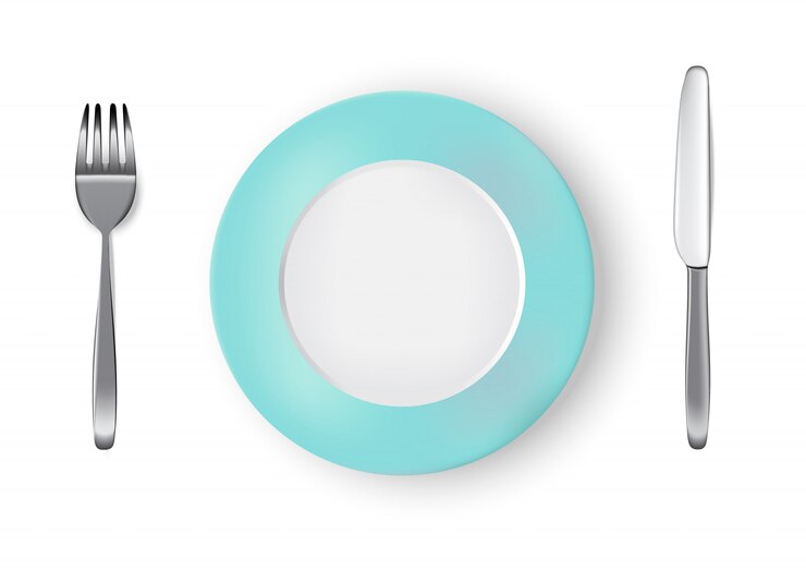 Vetor realista pastel azul placa ou prato, faca de metal e garfo na mesa de jantar