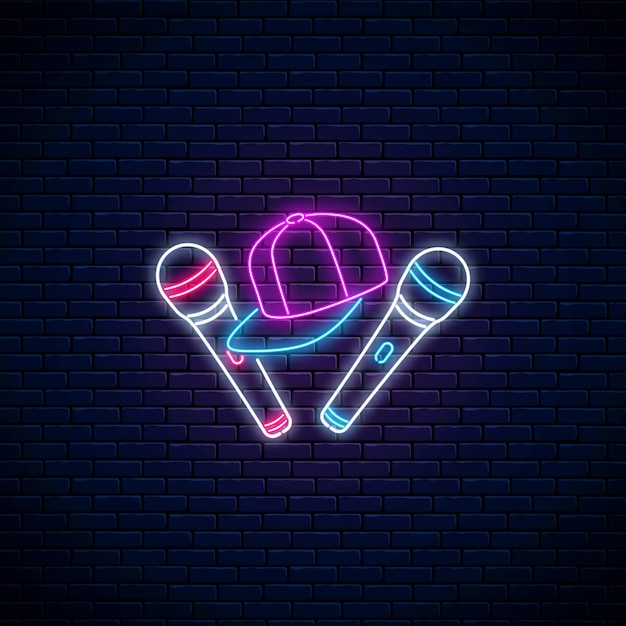 Sinal de neon de batalha de rap com dois microfones e boné de beisebol Emblema do concurso de rap de música hiphop