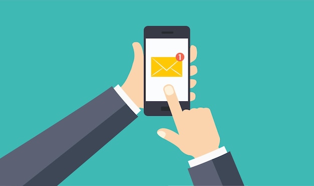 Smartphone com nova mensagem. Telefone e envelope na tela. Vetor de estilo simples.