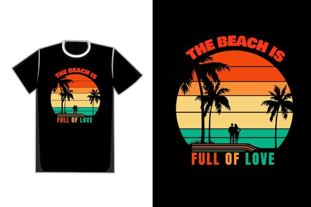 T-shirt de casais românticos dos namorados em um título de praia a praia está cheia de amor