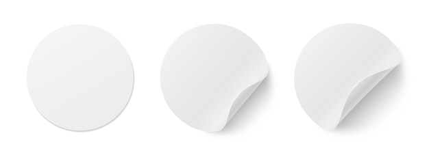 Um conjunto de três adesivos realistas com bordas curvas sobre um fundo branco