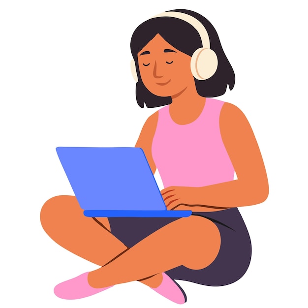 uma mulher usando um laptop e sentada no chão