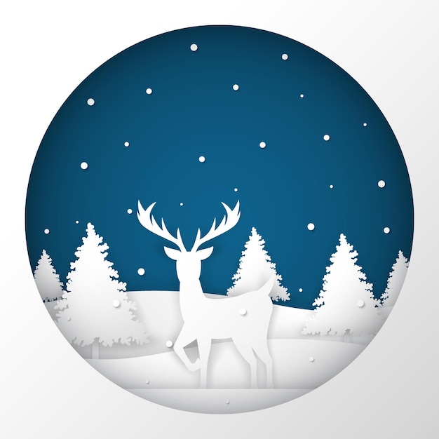 Veado em pé em um campo de neve na noite de Natal. Fundo de feliz Natal.