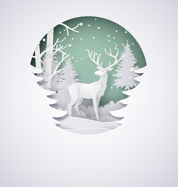 Veado na floresta com neve na temporada de inverno e Natal