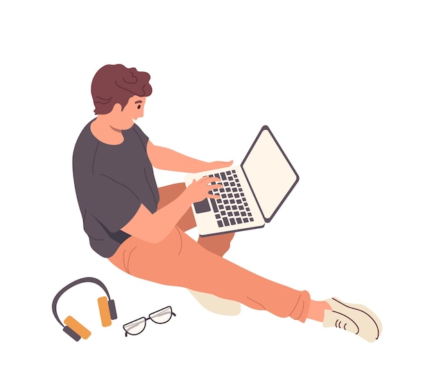 Vista lateral do freelancer feliz e alegre de personagem masculino trabalhando em um laptop sentado no chão