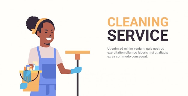 zelador mulher holding espaço ferramentas ferramentas serviço conceito limpeza retrato e fêmea horizontal sorrir limpador