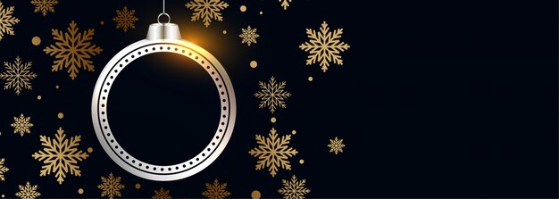 Bella palla di Natale con banner nero fiocchi di neve d'oro