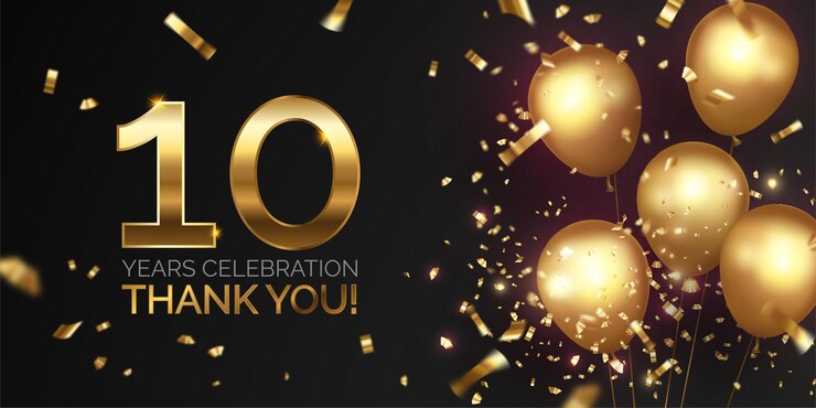 Vettore gratuito celebrazione dell'anniversario realistico con palloncini e coriandoli