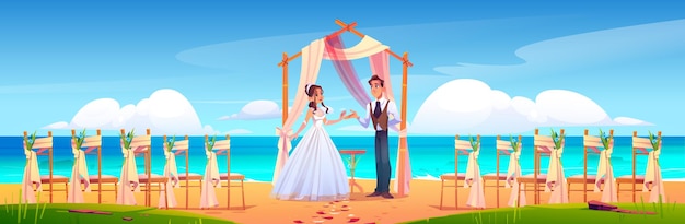 Cerimonia di nozze in spiaggia con arco floreale di sposini e sedie in riva al mare