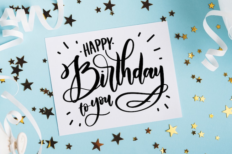 Vettore gratuito compleanno celebrazione concetto per lettering