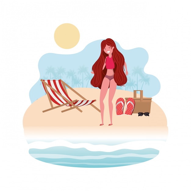 Donna sulla riva della spiaggia con cestino da picnic