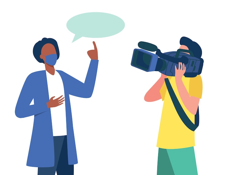 Vettore gratuito dottore in camice medico e maschera parlando alla telecamera. scienziato, operatore, cameraman illustrazione piatta.