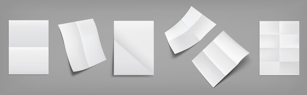 Fogli di carta bianchi piegati con pieghe incrociate in alto e vista prospettica. Vettore realistico del foglio illustrativo rugoso vuoto, flyer, pagine del documento con pieghe isolate