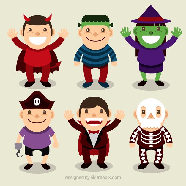I bambini si imbattavano con i costumi divertenti di halloween
