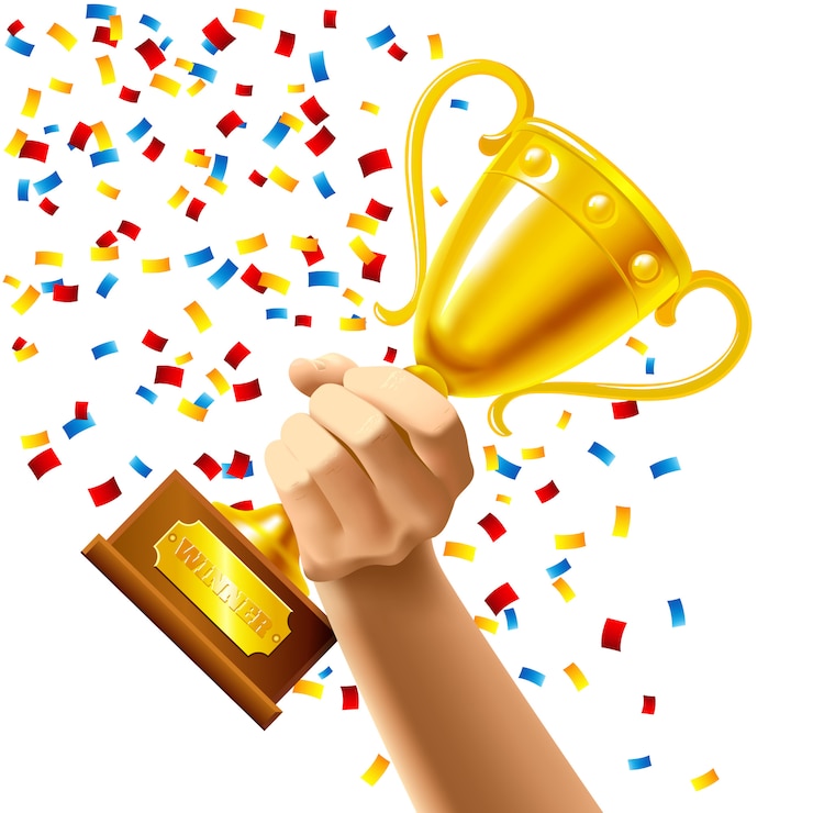 Vettore gratuito la mano che tiene un trofeo della coppa del vincitore