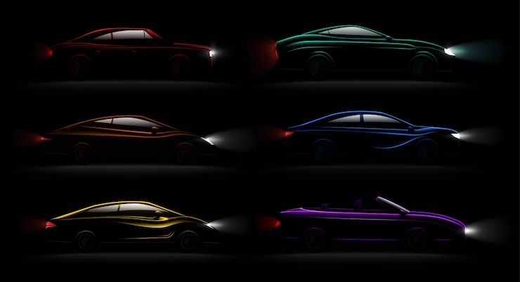 Vettore gratuito le automobili illuminate nell'oscurità realizzano 6 lampade accese di lusso che riflettono i colori metallici che riflettono le automobili