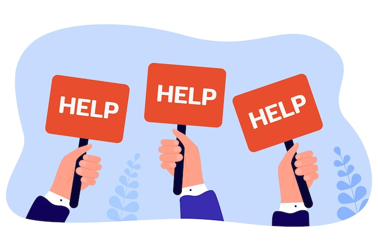 Vettore gratuito mani di persone che tengono cartelli di aiuto. persone con segni che chiedono aiuto o donazioni illustrazione vettoriale piatta. supporto, assistenza, concetto di beneficenza per banner, progettazione di siti web o pagine web di destinazione
