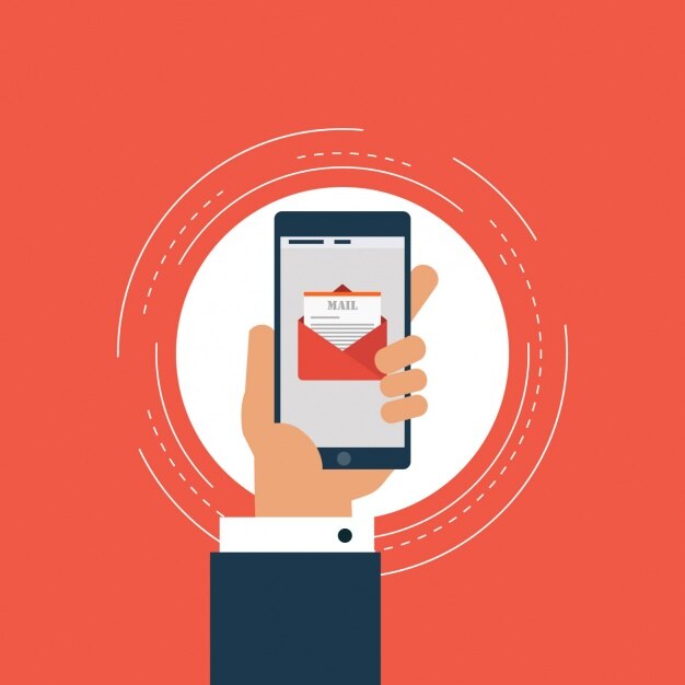 Vettore gratuito mano che tiene un telefono cellulare con una e-mail sullo schermo