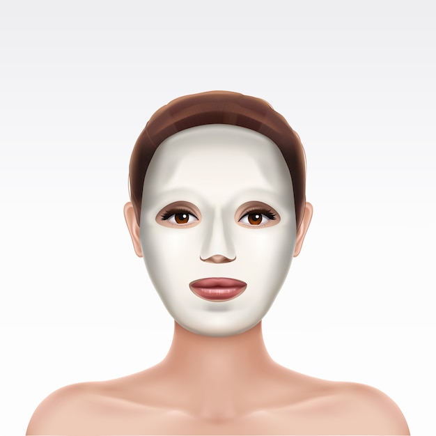 Maschera facciale idratante cosmetica bianca sul viso di giovane bella ragazza su sfondo bianco.
