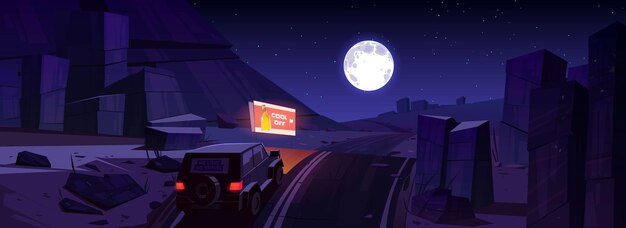 Paesaggio desertico notturno con auto su strada, tabellone per le affissioni e luna nel cielo.