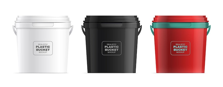 Vettore gratuito secchi di plastica realistici incastonati nei colori bianco nero e rosso hanno isolato l'illustrazione di vettore