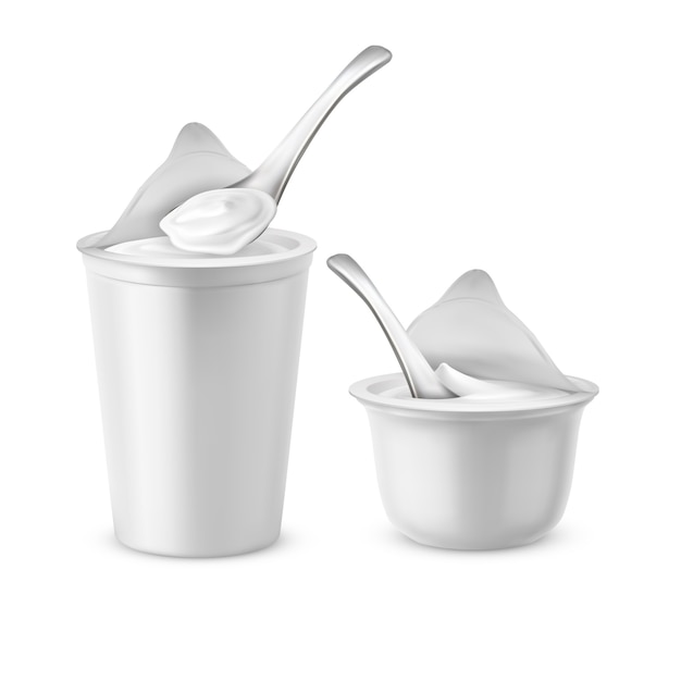Set realistico di due vasi vuoti con coperchi a foglio aperto, contenitori di plastica o barattoli con cucchiai,