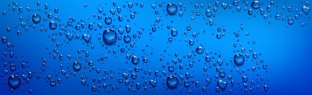 Sfondo blu con chiare goccioline di acqua. Illustrazione realistica di vettore della superficie blu bagnata con condensa di vapore nella doccia o nebbia, gocce d'acqua trasparenti da rugiada o pioggia sul vetro della finestra