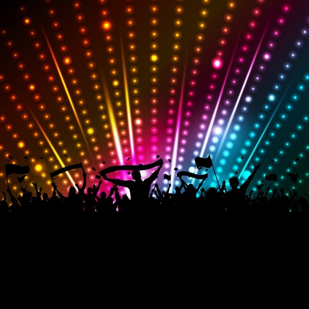 Silhouette di una folla con striscioni e bandiere su uno sfondo luci da discoteca