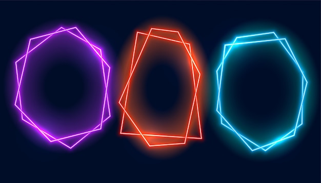 Un'insegna geometrica di tre strutture al neon con lo spazio del testo