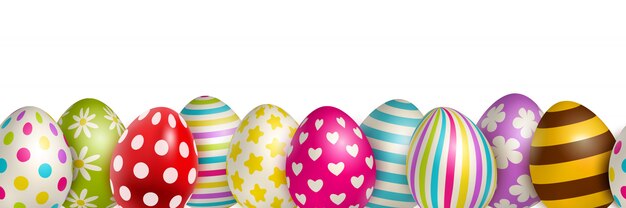 Uova di Pasqua colorate tradizionali con differenti ornamenti su realistico bianco