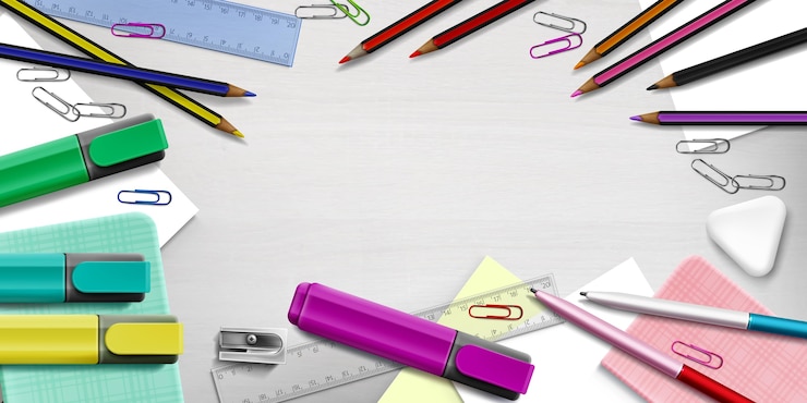 Vettore gratuito vista dall'alto su varie forniture scolastiche