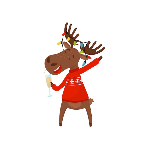 Alce eurasiatica gioiosa che tiene un bicchiere di champagne Alce che celebra Natale e Capodanno Animale in maglione per le vacanze e ghirlanda sulle corna Disegno vettoriale piatto