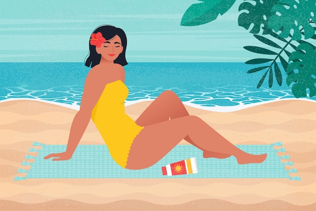 Bella donna che prende il sole sulla spiaggia