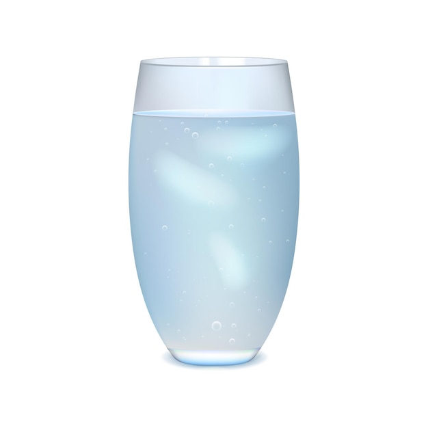 Bicchiere di acqua ghiacciata su sfondo bianco