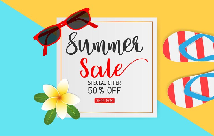 Concept di vendita estiva per la promozione dello sconto con sandali colorati occhiali da sole e fiore di Plumeria su sfondo blu e giallo