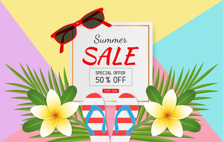 Concetto di vendita estiva per la promozione degli sconti Sandali colorati foglie di cocco occhiali da sole e fiore Plumeria su sfondo colorato