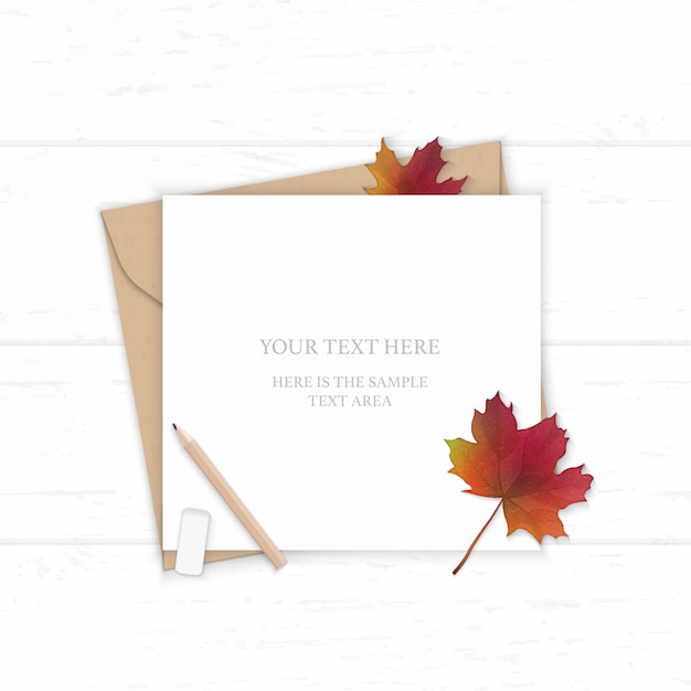 elegante carta da lettere con foglia d'acero su fondo in legno