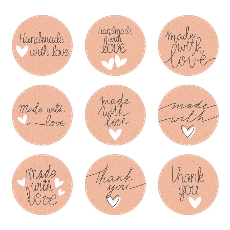 Fatto con amore grazie etichette disegnate a mano Lettering con il simbolo del cuore