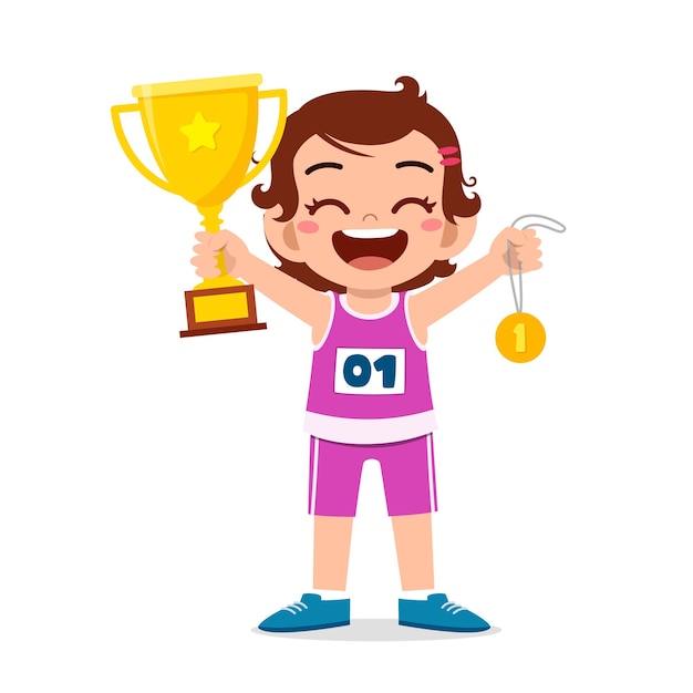 Felice carino bambina tenendo la medaglia d'oro e il trofeo