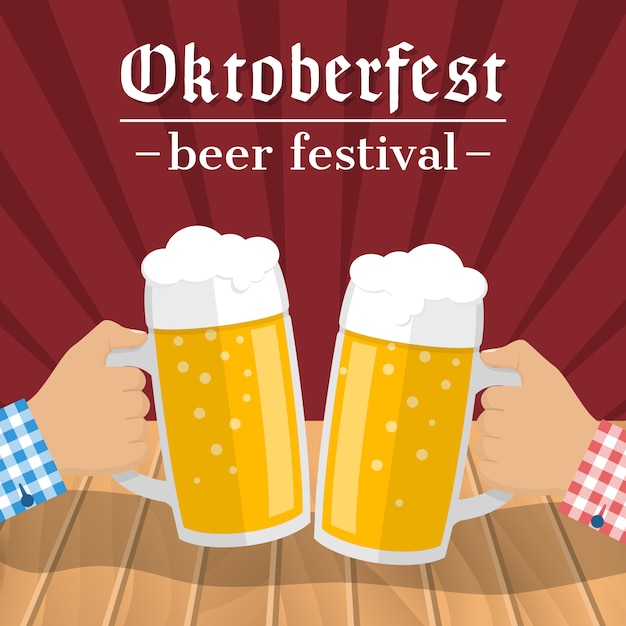 Festival della birra Oktoberfest. Due bicchieri di birra nelle mani di uomini che si toccano