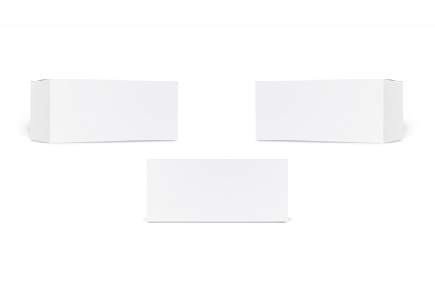 Insieme delle scatole di cartone bianche lunghe isolate su fondo bianco. Insieme delle scatole d'imballaggio del prodotto in bianco isolate. Scatola di cartone realistica, contenitore, confezione.