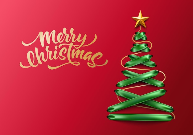 Iscrizione di buon natale sull'albero di Natale verde con lacci verdi del nastro con la stella dorata. Albero fatto di elegante allacciatura,