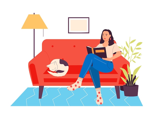 La donna ha letto libri seduti sul divano con il gatto