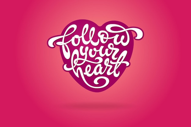 Lettere bianche Segui il tuo cuore a forma di cuore su sfondo rosa.
