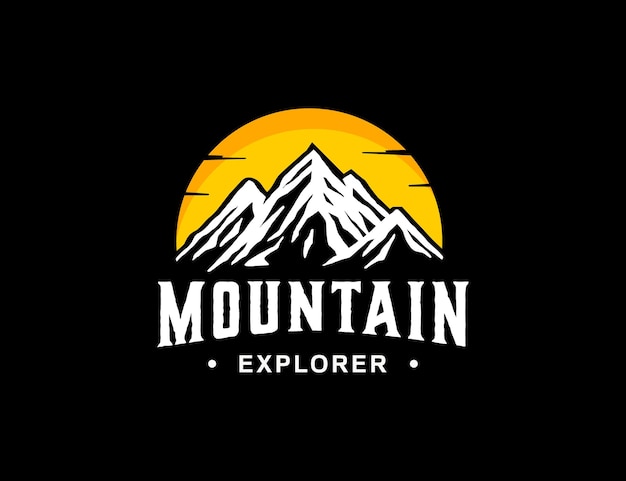 Logo di montagna per azienda di avventure all'aria aperta