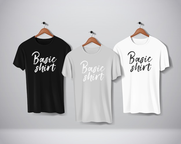 Magliette basic nere grigie e bianche a maniche corte Set di vestiti mockup appesi isolati sul muro Vista laterale anteriore con scritte per il tuo design o logo