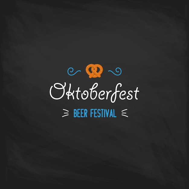 Manifesto dell&#39;annata di Oktoberfest o cartolina d&#39;auguri su una priorità bassa della lavagna