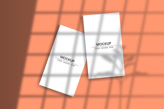 Modello di carte verticali vuote con effetto di sovrapposizione delle ombre