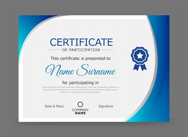 Modello di progetto del certificato di partecipazione in colore blu e grigio con distintivo