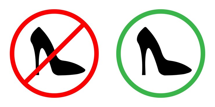 Vettore non è consentito il simbolo del segno delle sandali non è permesso il simbolo del simbolo dei tacchi alti le donne non sono consentite le tacchi alti simbolo vettoriale